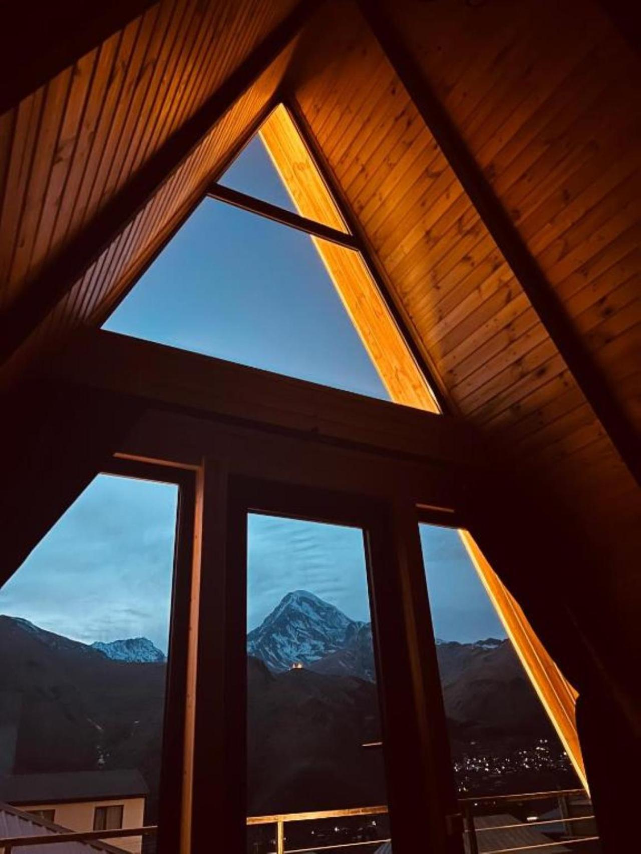 Hotel Pyramid Kazbegi Extérieur photo